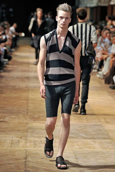 Look 15